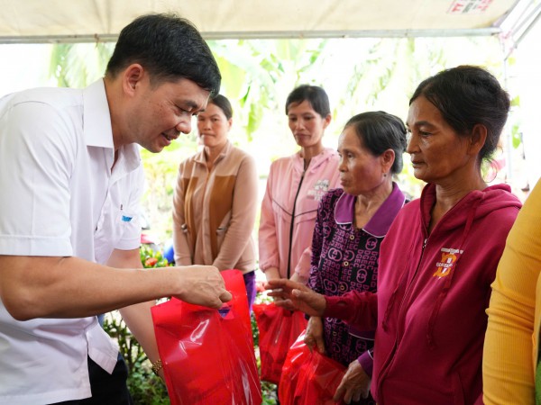 Báo Thanh Niên khởi công cầu giúp bà con ở nơi cuối cùng bản đồ Việt Nam Báo Thanh Niên khởi công cầu giúp bà con ở nơi cuối cùng bản đồ Việt Nam