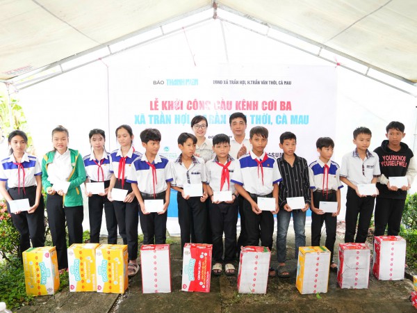 Báo Thanh Niên khởi công cầu giúp bà con ở nơi cuối cùng bản đồ Việt Nam Báo Thanh Niên khởi công cầu giúp bà con ở nơi cuối cùng bản đồ Việt Nam