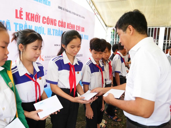 Báo Thanh Niên khởi công cầu giúp bà con ở nơi cuối cùng bản đồ Việt Nam Báo Thanh Niên khởi công cầu giúp bà con ở nơi cuối cùng bản đồ Việt Nam