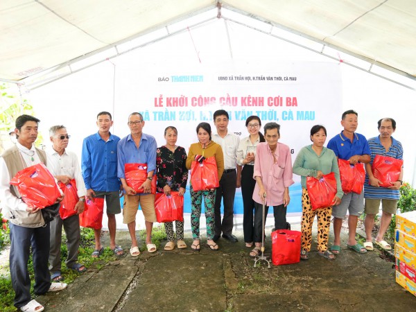 Báo Thanh Niên khởi công cầu giúp bà con ở nơi cuối cùng bản đồ Việt Nam Báo Thanh Niên khởi công cầu giúp bà con ở nơi cuối cùng bản đồ Việt Nam