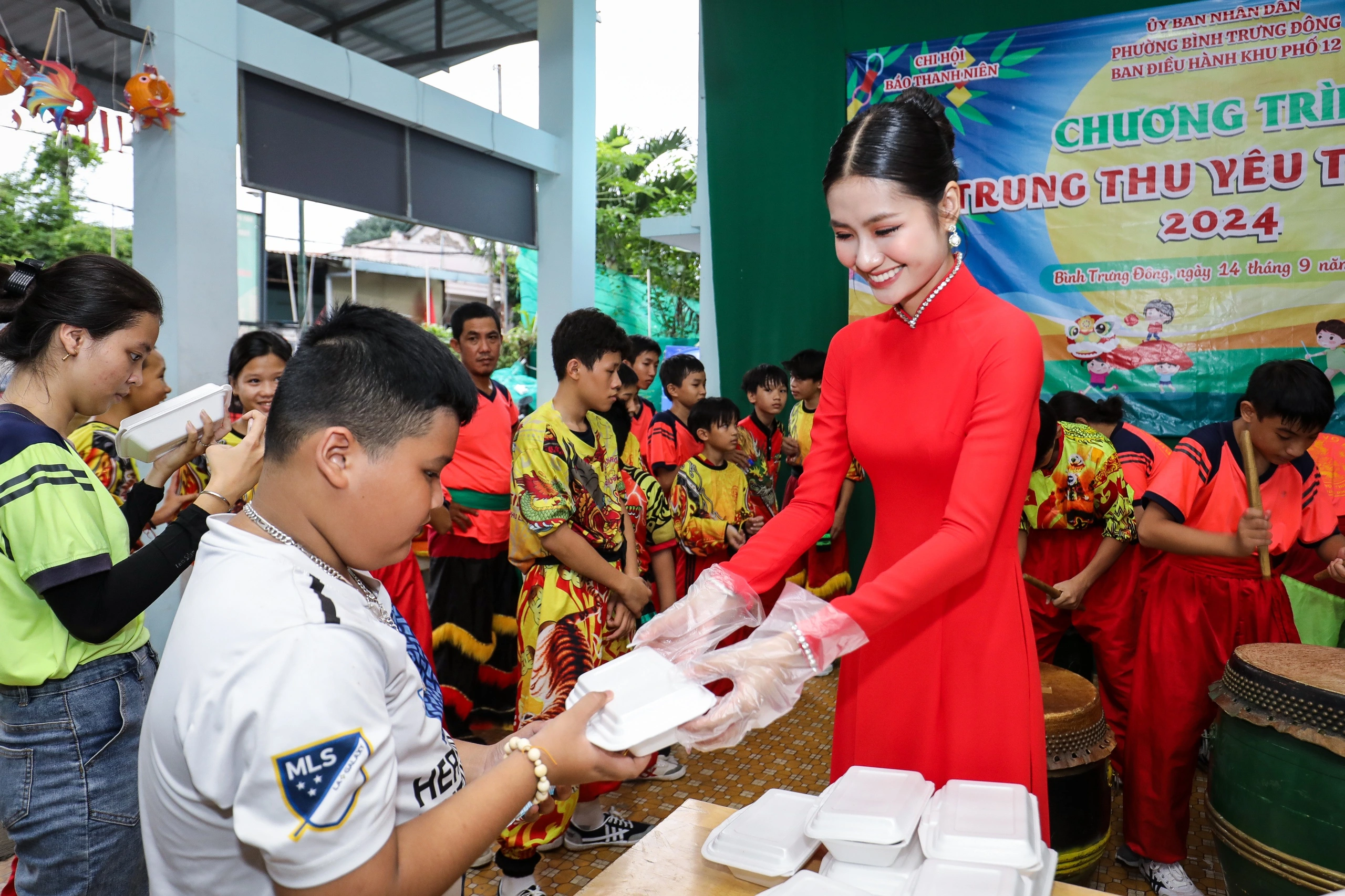 Báo Thanh Niên mang Trung thu yêu thương đến lớp học tình thương ở Thủ Đức