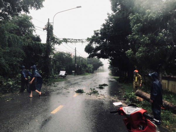 Bão Trà Mi gây thiệt hại 214 ngôi nhà tại Thừa Thiên - Huế