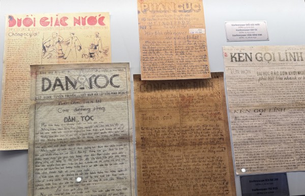 Báo chí cách mạng Việt Nam qua 1 thế kỷ Báo chí cách mạng Việt Nam qua 1 thế kỷ