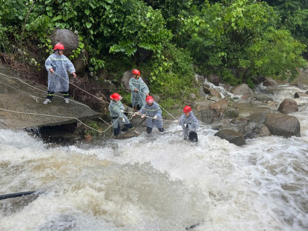 Bão số 10: Phát hiện thi thể chủ rừng dưới suối chảy xiết