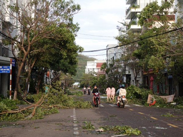Bão số 13 Kalmaegi gây thiệt hại nặng, 5 người chết