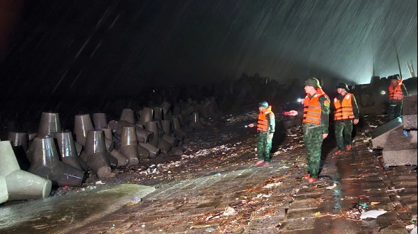 Bão số 3: Thanh Hóa, Ninh Bình đang mưa rất to Bão số 3: Thanh Hóa, Ninh Bình đang mưa rất to