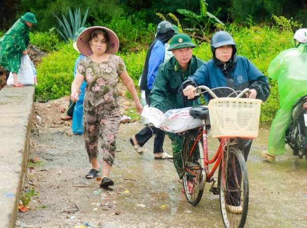 Bão số 5: Nghệ An đang có gió giật kèm mưa lớn
