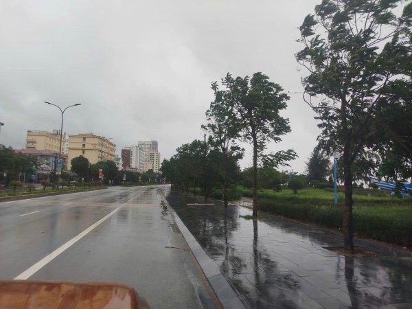 Bão số 5: Nghệ An đang có gió giật kèm mưa lớn