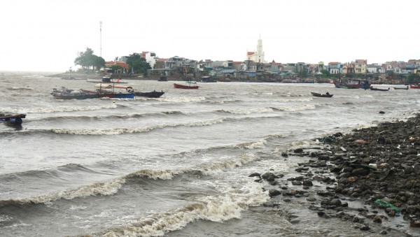 Bão số 5: Ven biển phía nam Thanh Hóa đang mưa rất to, gió giật cấp 9