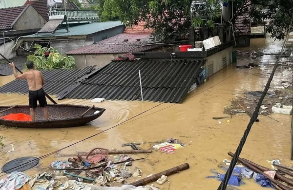 Bão vừa qua, lũ lại ập về Nghệ An Bão vừa qua, lũ lại ập về Nghệ An