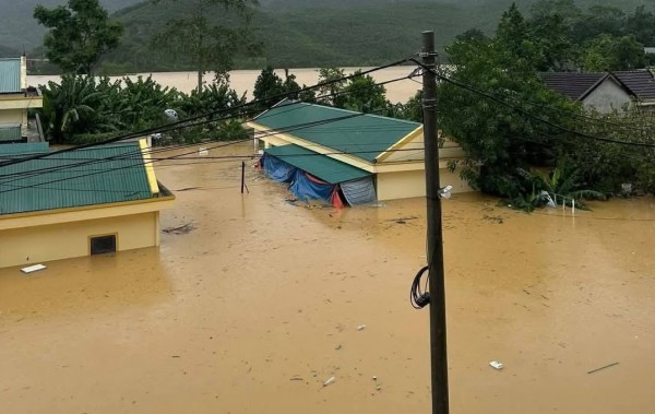 Bão vừa qua, lũ lại ập về Nghệ An Bão vừa qua, lũ lại ập về Nghệ An