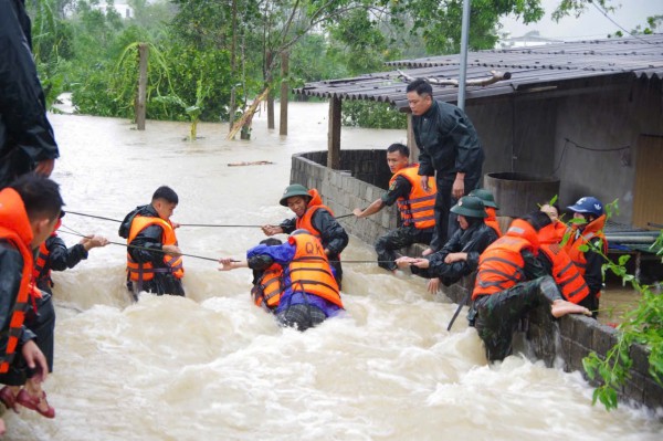Bão vừa qua, lũ lại ập về Nghệ An Bão vừa qua, lũ lại ập về Nghệ An