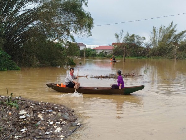 Bão vừa qua, lũ lại ập về Nghệ An Bão vừa qua, lũ lại ập về Nghệ An