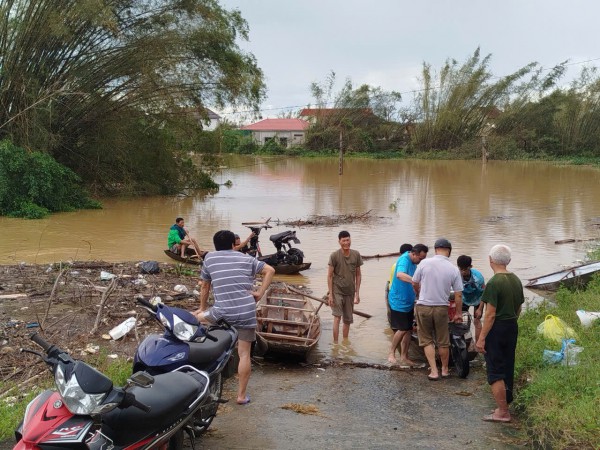 Bão vừa qua, lũ lại ập về Nghệ An Bão vừa qua, lũ lại ập về Nghệ An