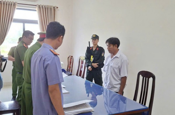 Bắt 3 cán bộ thú y liên quan vụ bán thịt nhiễm dịch tả heo châu Phi ở chợ