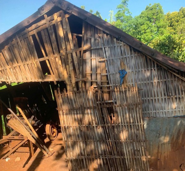 Bé gái sơ sinh bị bỏ rơi trong chòi rẫy cà phê ở Gia Lai