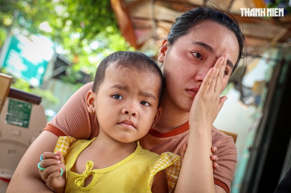 Bé gái ung thư khả năng bỏ mắt vì hết tiền chữa, được giúp 210 triệu đồng Bé gái ung thư khả năng bỏ mắt vì hết tiền chữa, được giúp 210 triệu đồng