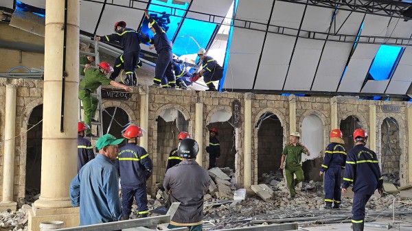 Bê tông sập đè mái nhà hàng ở Đà Lạt, một công nhân tử nạn