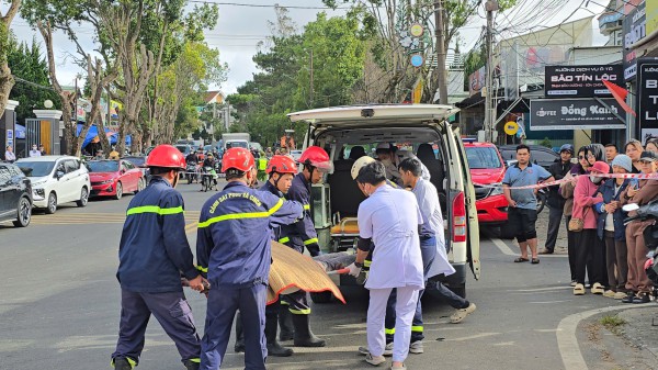 Bê tông sập đè mái nhà hàng ở Đà Lạt, một công nhân tử nạn