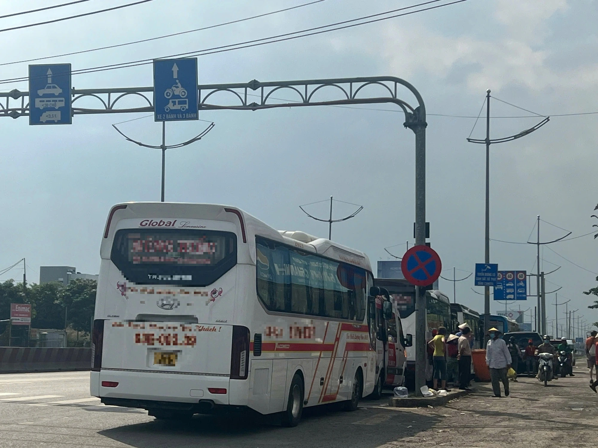 'Bến cóc' trên đường cao tốc, lực lượng chức năng ở đâu?