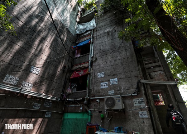 Bên trong cư xá Thanh Đa xuống cấp: Cư dân giằng co giữa đi và ở