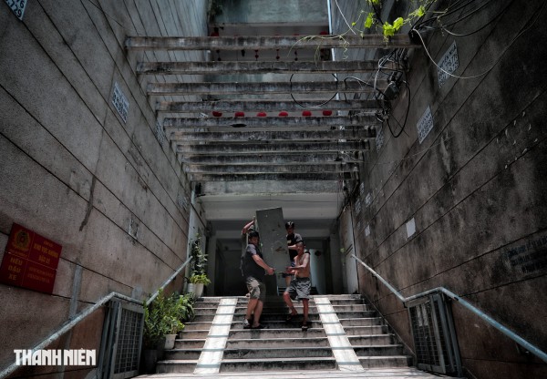 Bên trong cư xá Thanh Đa xuống cấp: Cư dân giằng co giữa đi và ở