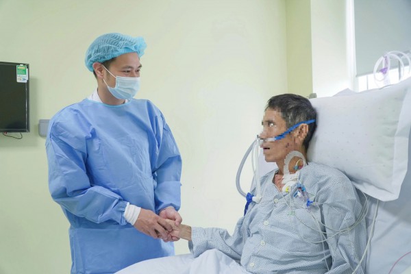 Bệnh nhân xin về quê 'chờ chết', bác sĩ ghép gan cứu sống ngoạn mục Bệnh nhân xin về quê 'chờ chết', bác sĩ ghép gan cứu sống ngoạn mục