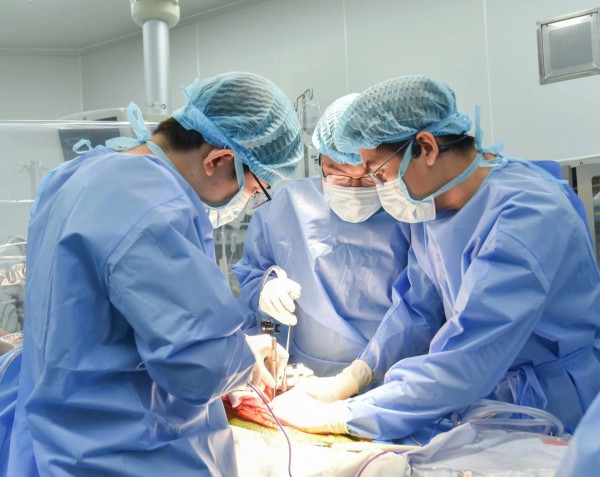 Bệnh nhân xin về quê 'chờ chết', bác sĩ ghép gan cứu sống ngoạn mục Bệnh nhân xin về quê 'chờ chết', bác sĩ ghép gan cứu sống ngoạn mục