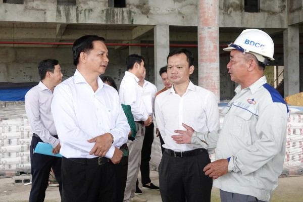 Bệnh viện Ung bướu Cần Thơ 'đội vốn' hơn 200 tỉ đồng sau 3 năm bỏ không Bệnh viện Ung bướu Cần Thơ 'đội vốn' hơn 200 tỉ đồng sau 3 năm bỏ không