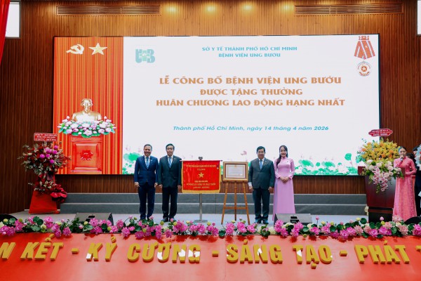 Bệnh viện Ung bướu TP.HCM đón nhận Huân chương Lao động hạng nhất Bệnh viện Ung bướu TP.HCM đón nhận Huân chương Lao động hạng nhất