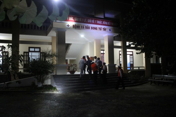 Bệnh xá Song Tử Tây cấp cứu ngư dân Khánh Hòa gặp tai nạn trên biển