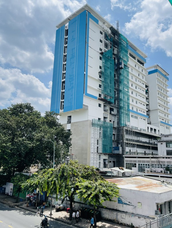 Bị chấm dứt hợp đồng, nhà thầu thi công Bệnh viện Nhân dân Gia Định 'xin cam kết'