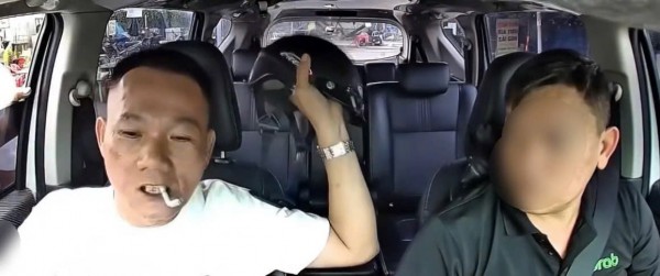 Bị nhắc không hút thuốc, hành khách hành hung tài xế xe công nghệ Bị nhắc không hút thuốc, hành khách hành hung tài xế xe công nghệ