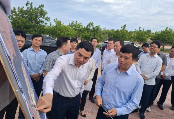 Bí thư Lâm Đồng Y Thanh Hà Niê Kđăm khảo sát các dự án ven biển Bí thư Lâm Đồng Y Thanh Hà Niê Kđăm khảo sát các dự án ven biển