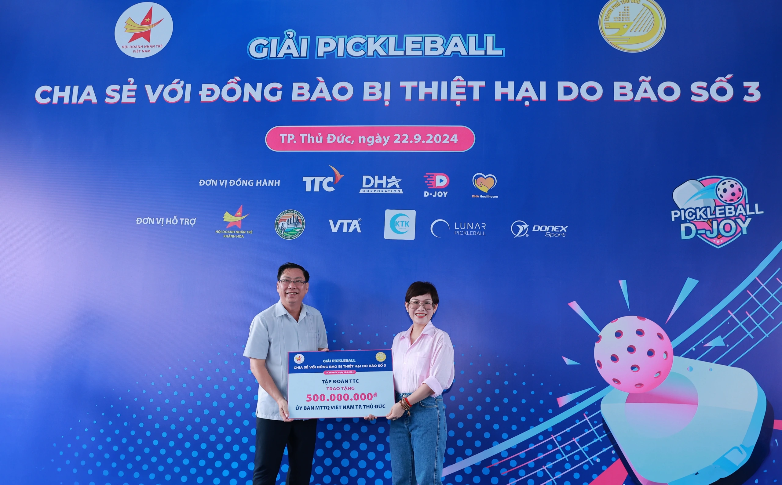 Bí thư TP.HCM dự giải pickleball, vận động 2,8 tỉ ủng hộ đồng bào bị lũ lụt