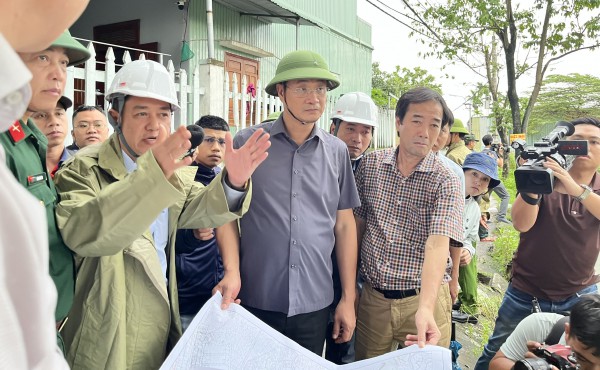 Bí thư Đà Nẵng Lê Ngọc Quang kiểm tra nhiều khu vực xung yếu trước bão Fengshen Bí thư Đà Nẵng Lê Ngọc Quang kiểm tra nhiều khu vực xung yếu trước bão Fengshen