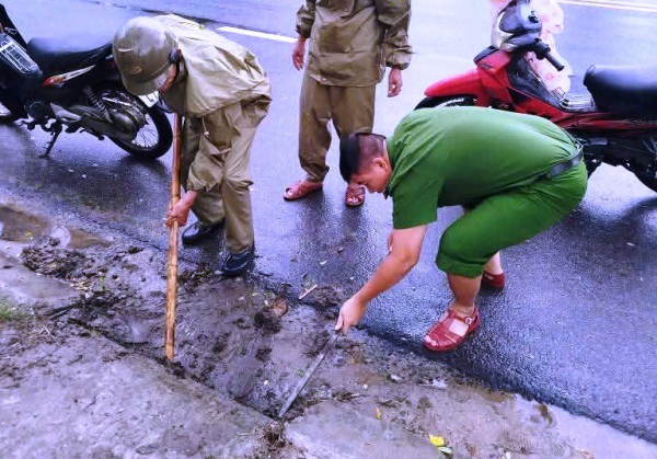 Bí thư Đà Nẵng Lê Ngọc Quang kiểm tra nhiều khu vực xung yếu trước bão Fengshen Bí thư Đà Nẵng Lê Ngọc Quang kiểm tra nhiều khu vực xung yếu trước bão Fengshen