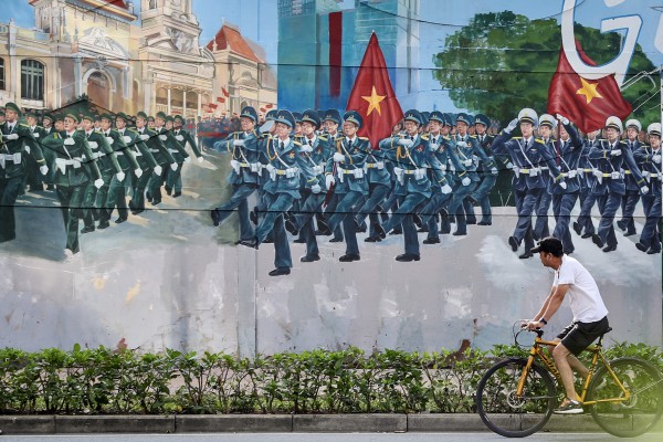 Bích họa 'Việt Nam tươi đẹp' của Công an TP.HCM xác lập kỷ lục lớn nhất Việt Nam Bích họa 'Việt Nam tươi đẹp' của Công an TP.HCM xác lập kỷ lục lớn nhất Việt Nam