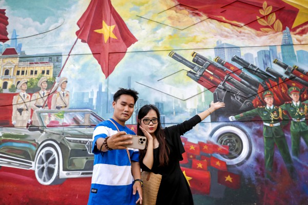 Bích họa 'Việt Nam tươi đẹp' của Công an TP.HCM xác lập kỷ lục lớn nhất Việt Nam Bích họa 'Việt Nam tươi đẹp' của Công an TP.HCM xác lập kỷ lục lớn nhất Việt Nam