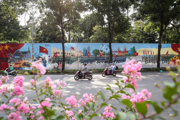 Bích họa 'Việt Nam tươi đẹp' của Công an TP.HCM xác lập kỷ lục lớn nhất Việt Nam Bích họa 'Việt Nam tươi đẹp' của Công an TP.HCM xác lập kỷ lục lớn nhất Việt Nam