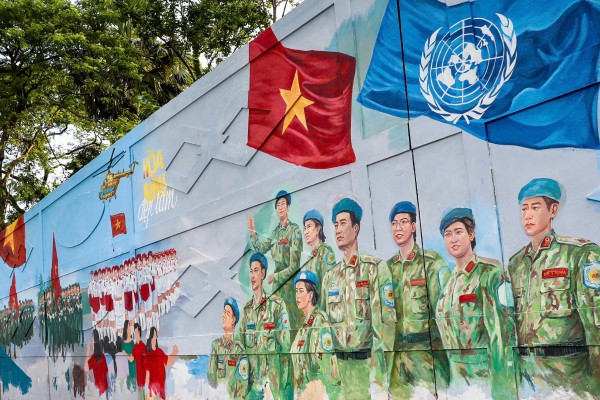 Bích họa 'Việt Nam tươi đẹp' của Công an TP.HCM xác lập kỷ lục lớn nhất Việt Nam Bích họa 'Việt Nam tươi đẹp' của Công an TP.HCM xác lập kỷ lục lớn nhất Việt Nam