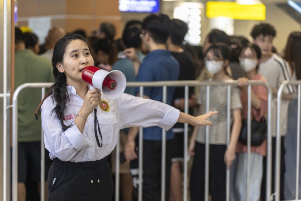 ‘Biển’ người trải nghiệm metro Nhổn - ga Hà Nội ngày cuối tuần