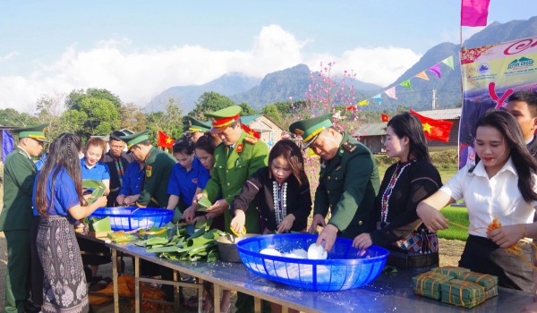 Biên phòng Quảng Trị mang mùa xuân đến cho dân bản