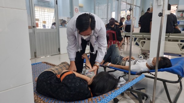 Bình Phước: 63 công nhân nhập viện cấp cứu, nghi ngộ độc thực phẩm