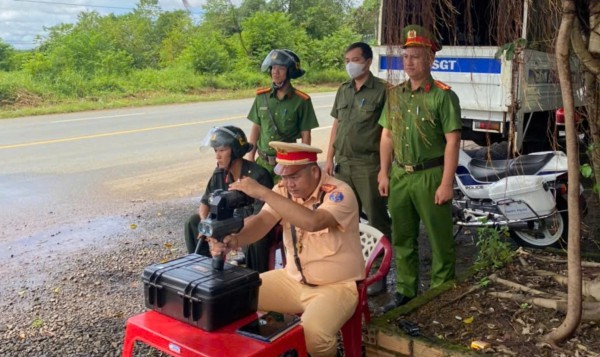 Bình Phước: CSGT ra quân 'Ngày chủ nhật an toàn giao thông'