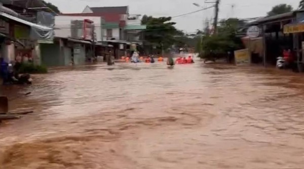 Bình Phước: Khu vực suối Đăk Woa bao giờ mới hết lo 'cứ mưa to là ngập'