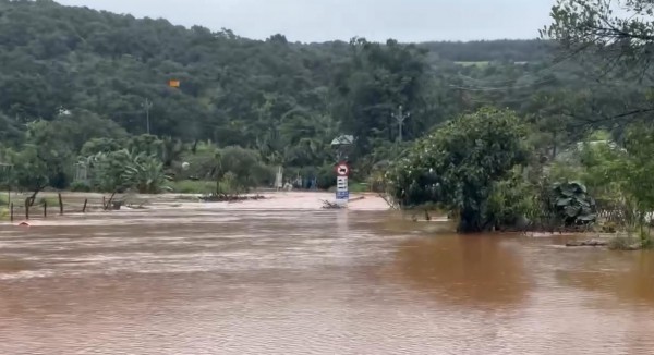 Bình Phước: Mưa lớn, xuất hiện nhiều điểm ngập và sạt lở nghiêm trọng