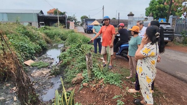 Bình Phước: Ám ảnh với rạch nước bị ô nhiễm, hôi thối trong khu dân cư