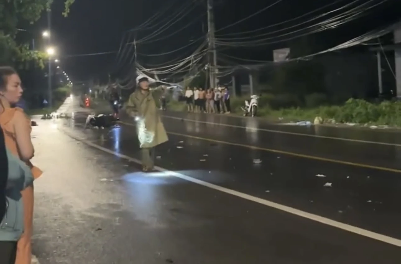 Bình Thuận: Va chạm với ô tô, hai bà cháu đi xe máy tử vong