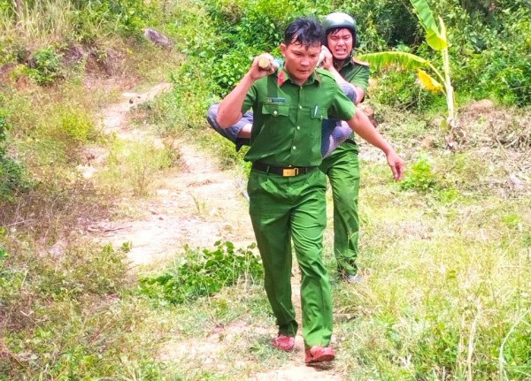 Bộ Công an biểu dương hành động giúp dân của Công an xã Hòa Quang Bắc